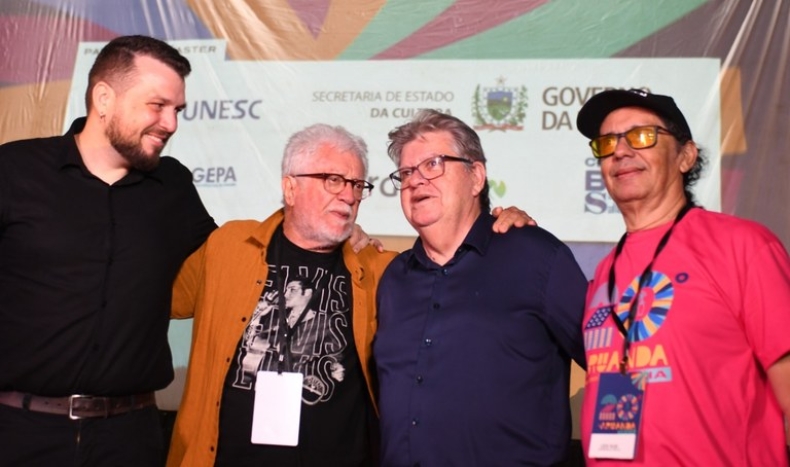 O Governador da Paraíba João Azevêdo prestigia a primeira noite do 20º Fest Aruanda Praia e destaca importância do festival